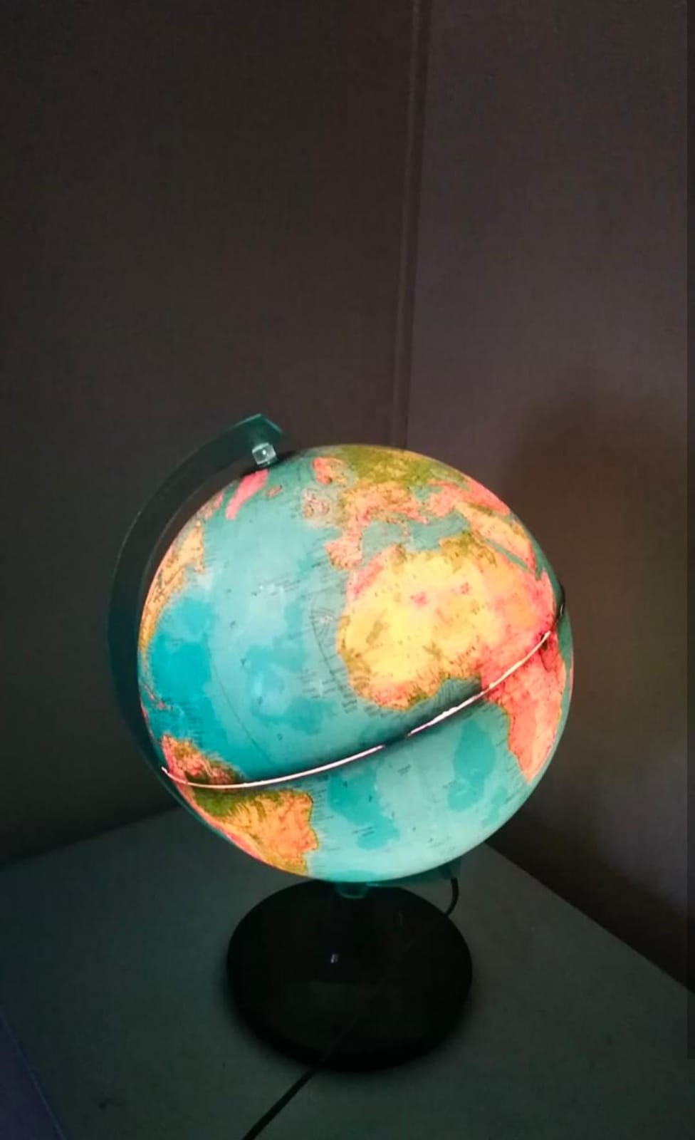 Original Livarno globe lamp